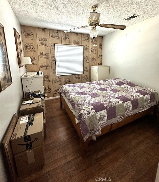 950 Cedar St, Corona, CA 92879 - bedroom featuring ceiling fan and a textured ceiling