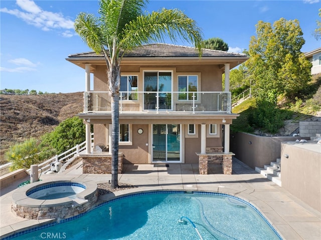 43845 Calle De Velardo, Temecula, CA 92592 - rear view of property featuring a balcony, stucco siding, an in-ground hot tub, and a patio