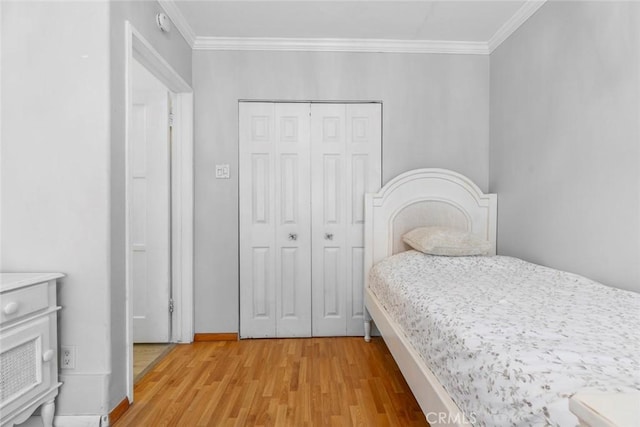 5741 Tobias Ave, Sherman Oaks, CA 91411 - bedroom featuring light wood finished floors, crown molding, a closet, and baseboards