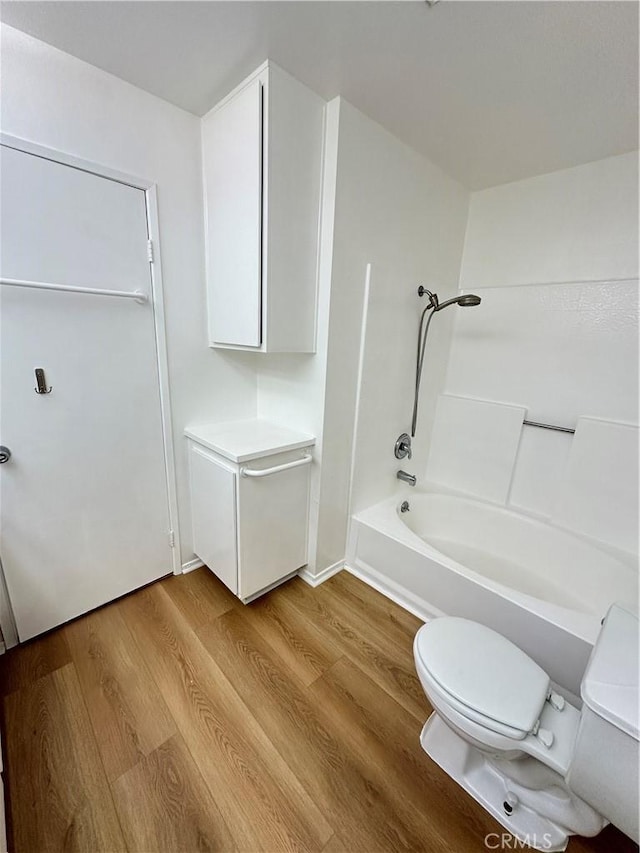 16521 Stonehaven Ct Unit 76, La Mirada, CA 90638 - full bath featuring toilet, wood finished floors, and  shower combination