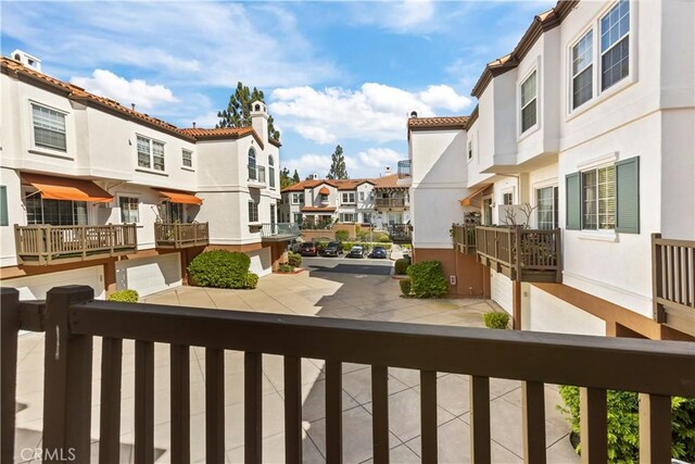 2911 Ballesteros Ln, Tustin, CA 92782 - view of yard with a residential view and a balcony
