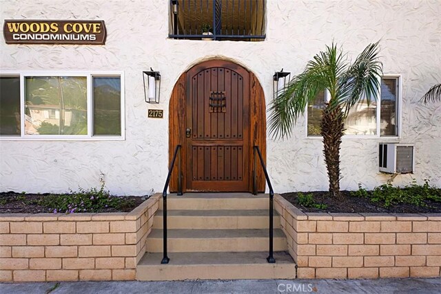 2175 S Coast Hwy Unit 16, Laguna Beach, CA 92651 - property entrance featuring stucco siding