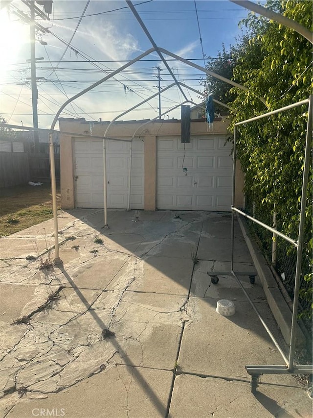 8943 S Hobart Blvd, Los Angeles, CA 90047 - view of detached garage