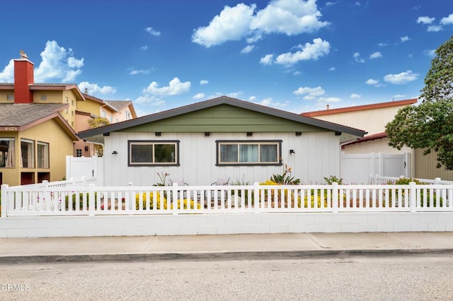 4834 Island View St, Oxnard, CA 93035 - view of front of house featuring a fenced front yard