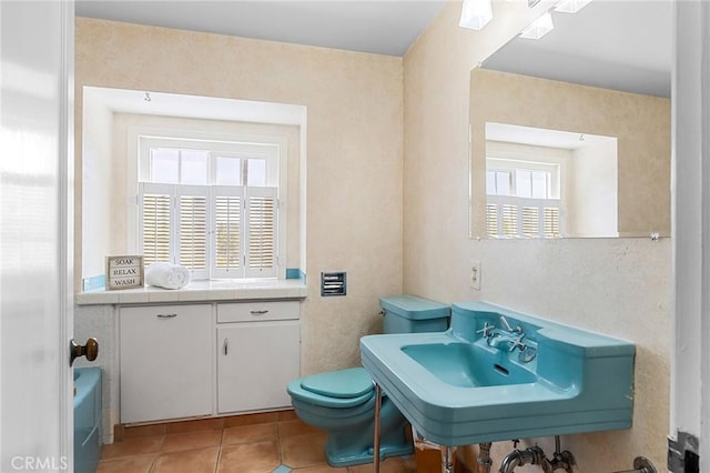 1539 Hammon Ave, Oroville, CA 95966 - full bathroom with toilet, tile patterned flooring, a tub, and a sink