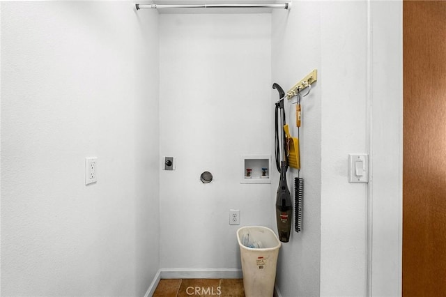 1539 Hammon Ave, Oroville, CA 95966 - laundry room featuring hookup for an electric dryer, hookup for a washing machine, baseboards, and tile patterned floors