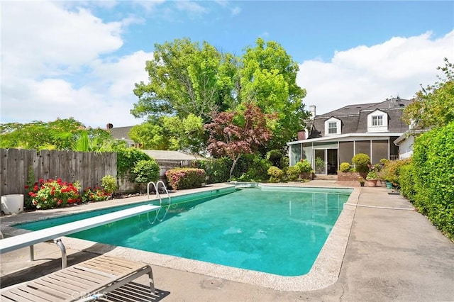 1539 Hammon Ave, Oroville, CA 95966 - view of pool with a sunroom and a diving board