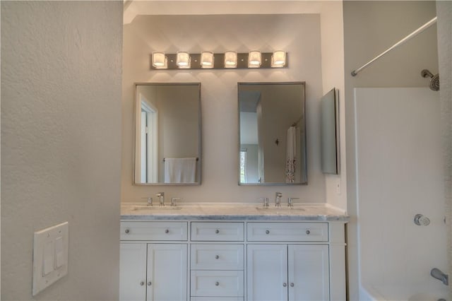 411 San Nicholas Ct, Laguna Beach, CA 92651 - full bathroom with double vanity and shower / tub combo