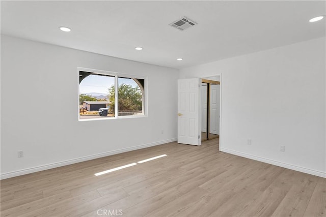 7495 Balsa Ave, Yucca Valley, CA 92284 - empty room featuring recessed lighting and light wood finished floors
