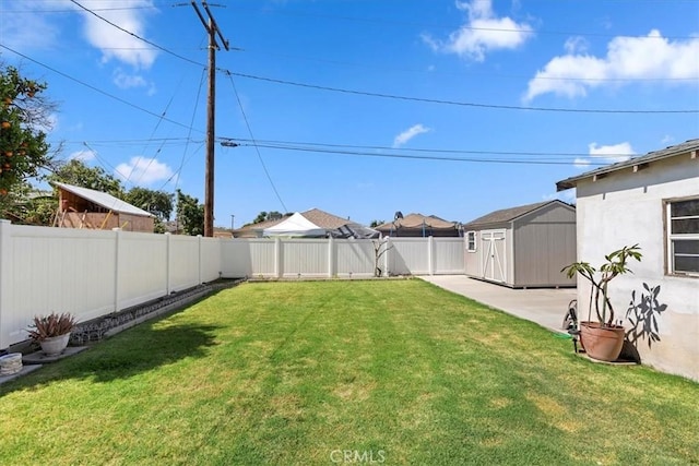 809 San Marino Ave, Montebello, CA 90640 - view of yard with a patio