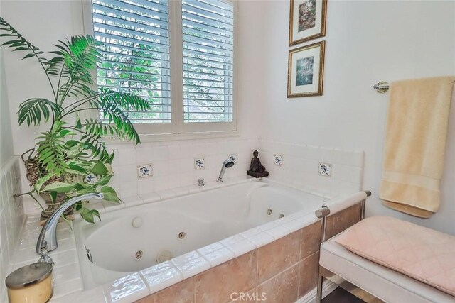 240 Portal St, Oak View, CA 93022 - bathroom featuring a whirlpool tub