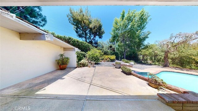 12 Pinto Ln, Rolling Hills Estates, CA 90274 - swimming pool featuring a patio