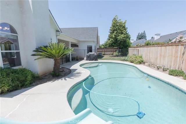 337 W Trenton Ave, Clovis, CA 93619 - view of pool featuring a fenced backyard