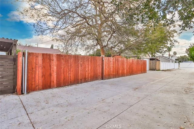 2025 N Buena Vista St, Burbank, CA 91504 - view of patio / terrace