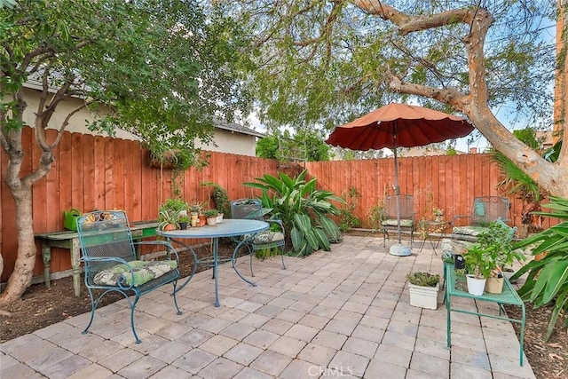 2025 N Buena Vista St, Burbank, CA 91504 - view of patio / terrace featuring outdoor dining space