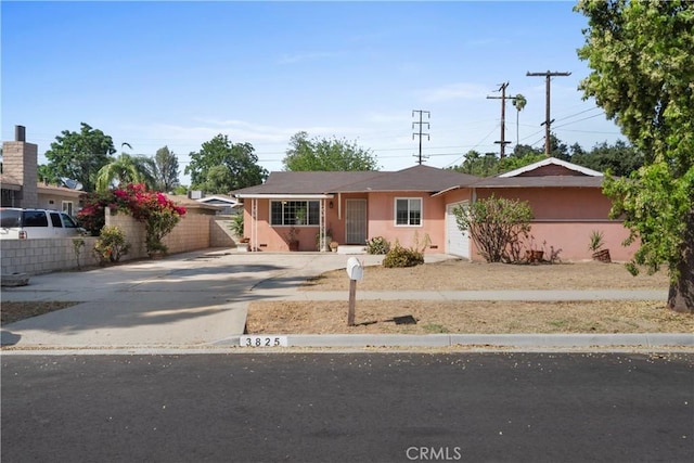 3825 Lofton Pl, Riverside, CA 92501 - ranch-style home featuring concrete driveway and stucco siding