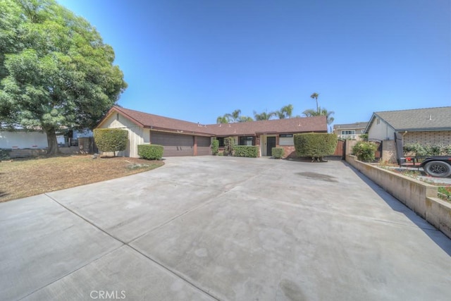1043 Meadowview Ct, Corona, CA 92878 - single story home featuring concrete driveway and a garage