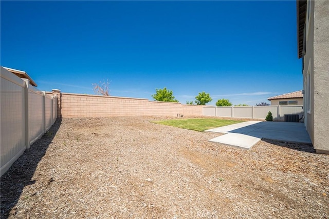 1172 Poinsettia Cir, Calimesa, CA 92320 - fenced backyard featuring a patio area