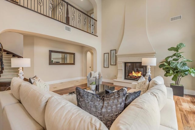 6286 Belmont Trail Ct, San Diego, CA 92130 - living area with arched walkways, wood finished floors, baseboards, stairway, and a high ceiling