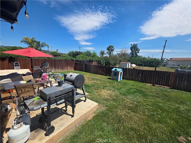 34939 Date Ave, Yucaipa, CA 92399 - fenced backyard featuring a patio area