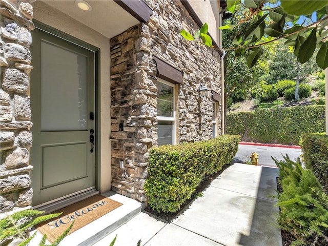 5637 Como Cir, Woodland Hills, CA 91367 - entrance to property featuring stone siding