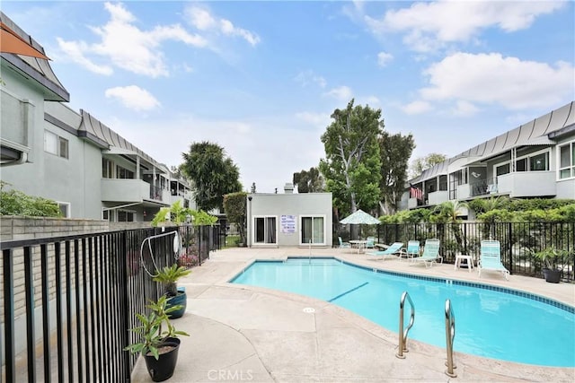 5140 E Atherton St Unit 22, Long Beach, CA 90815 - community pool featuring a residential view and a patio area