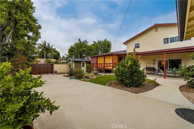 2902 E Trenton E, Orange, CA 92867 - view of yard with a patio area