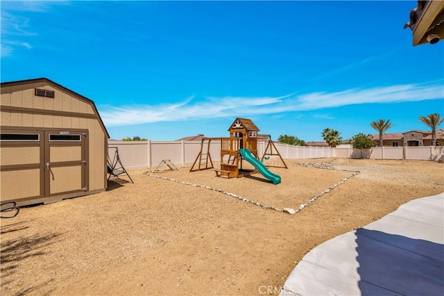 7988 Borrego Ct, Yucca Valley, CA 92284 - view of play area featuring a fenced backyard