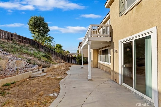 21567 Coral Rock Ln, Wildomar, CA 92595 - fenced backyard featuring a patio area and a balcony