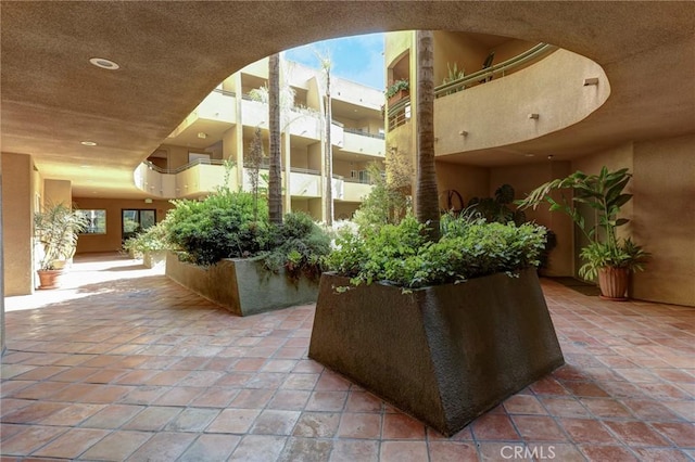 12841 Bloomfield St Unit 103, Studio City, CA 91604 - lobby with recessed lighting