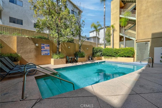 12841 Bloomfield St Unit 103, Studio City, CA 91604 - community pool featuring a patio