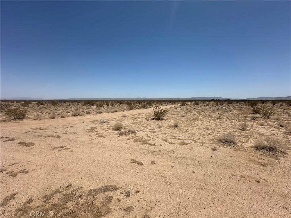 12 200th St E, Palmdale, CA 93591