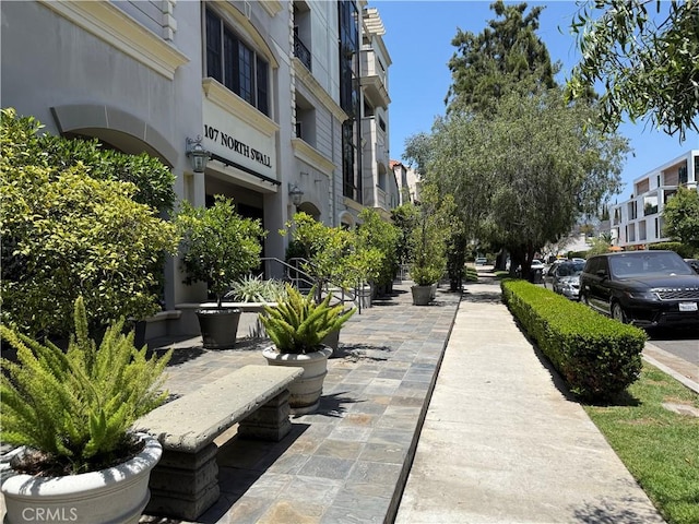 107 N Swall Dr Unit 304, Los Angeles, CA 90048 - view of home's community