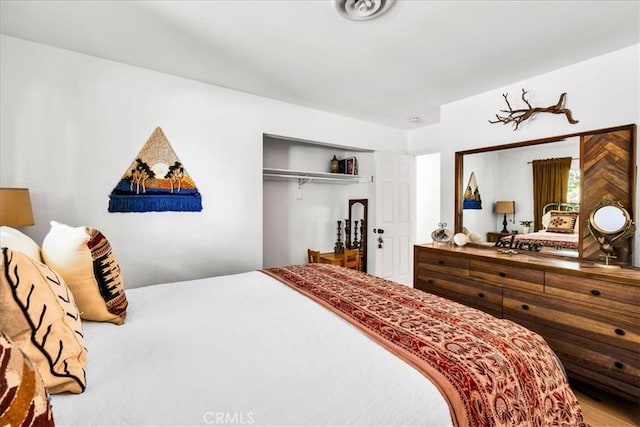 9124 Joshua Ln, Yucca Valley, CA 92284 - bedroom with a closet