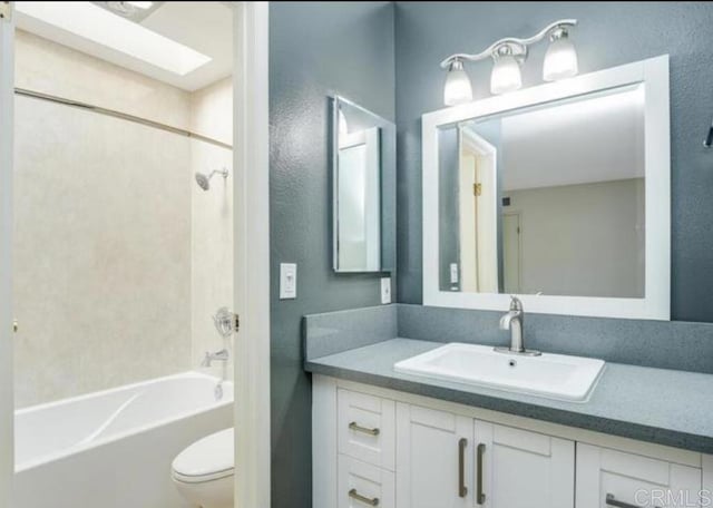 5366 Lake Murray Blvd, La Mesa, CA 91942 - full bath featuring toilet, vanity, and bathing tub / shower combination
