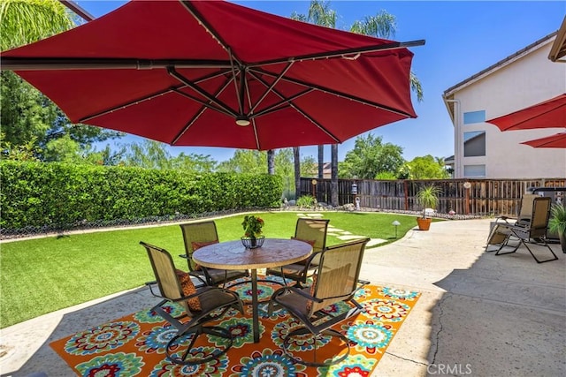 33370 Morning View Dr, Temecula, CA 92592 - fenced backyard featuring a patio area and outdoor dining area