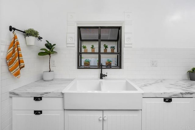3818 Herbert St, San Diego, CA 92103 - bar with decorative backsplash and a sink