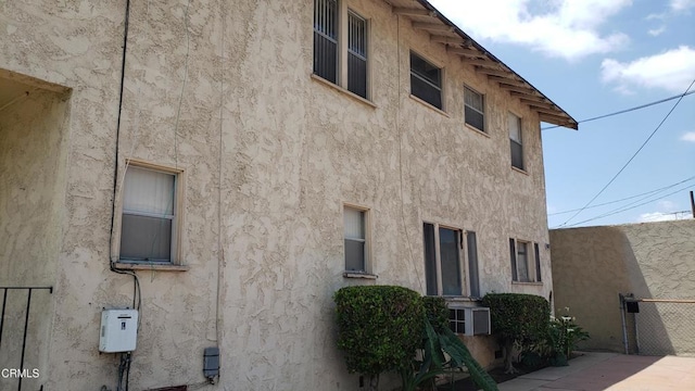505 S Rowan Ave, Los Angeles, CA 90063 - view of side of home with stucco siding