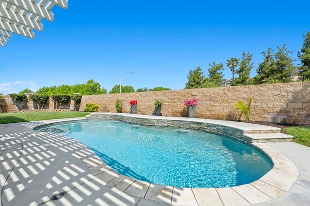 31920 Pasos Pl, Temecula, CA 92591 - view of pool featuring a fenced backyard
