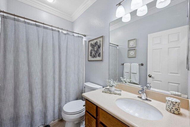 31920 Pasos Pl, Temecula, CA 92591 - full bathroom featuring vanity, ornamental molding, and a shower with curtain