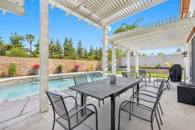 31920 Pasos Pl, Temecula, CA 92591 - fenced backyard with a pergola and a patio