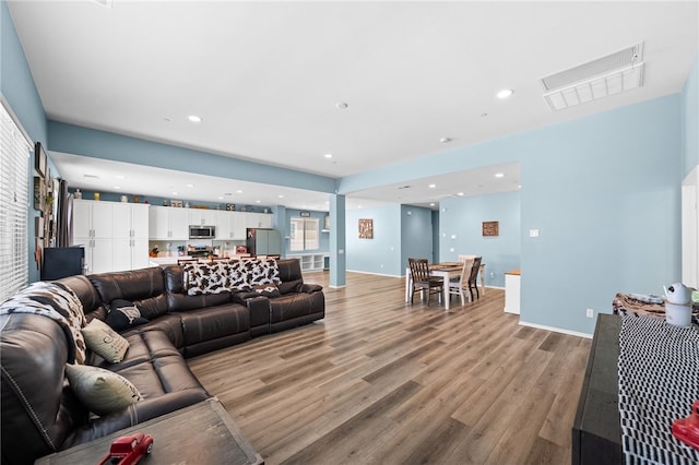 1372 Bello Pl, San Jacinto, CA 92582 - living room with light wood-style floors and recessed lighting