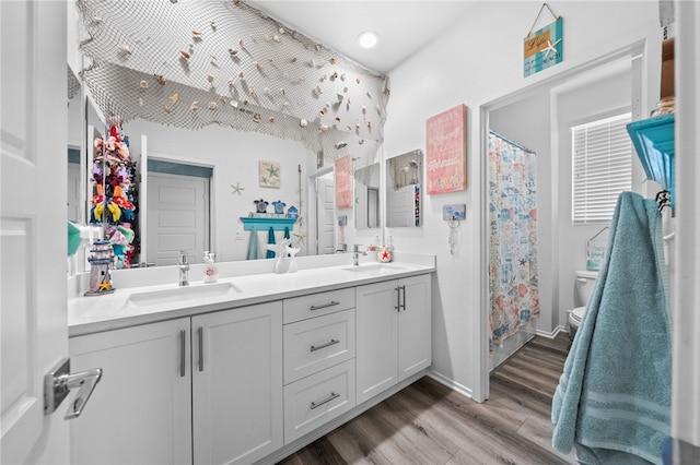 1372 Bello Pl, San Jacinto, CA 92582 - full bathroom featuring double vanity, wood finished floors, toilet, baseboards, and curtained shower