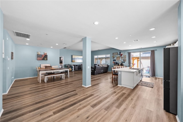 1372 Bello Pl, San Jacinto, CA 92582 - kitchen featuring light wood-type flooring, open floor plan, recessed lighting, baseboards, and light countertops