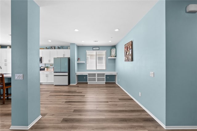 1372 Bello Pl, San Jacinto, CA 92582 - unfurnished living room with light wood-style floors, recessed lighting, and baseboards