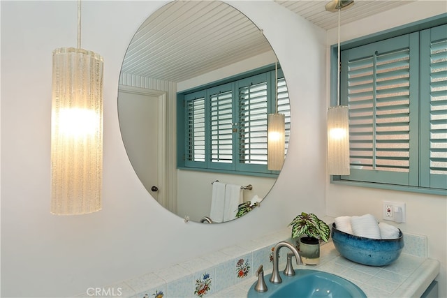 27280 Peninsula Dr, Lake Arrowhead, CA 92352 - bathroom with vanity