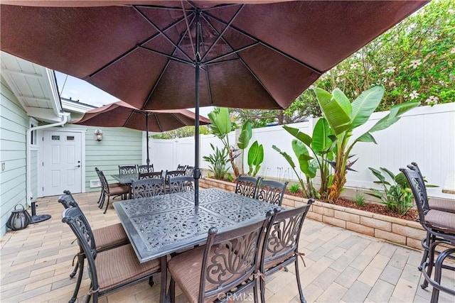 249 Loyola Rd, Costa Mesa, CA 92626 - fenced backyard featuring outdoor dining area and a patio area