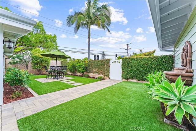 249 Loyola Rd, Costa Mesa, CA 92626 - view of yard featuring a patio
