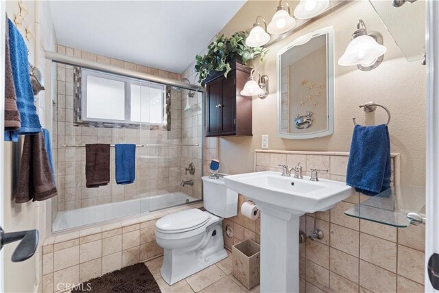 249 Loyola Rd, Costa Mesa, CA 92626 - full bath featuring tile patterned floors and tiled shower / bath combo