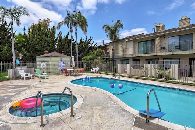 7068 Cerritos Ave Unit 16, Stanton, CA 90680 - community pool with a community hot tub and a patio area